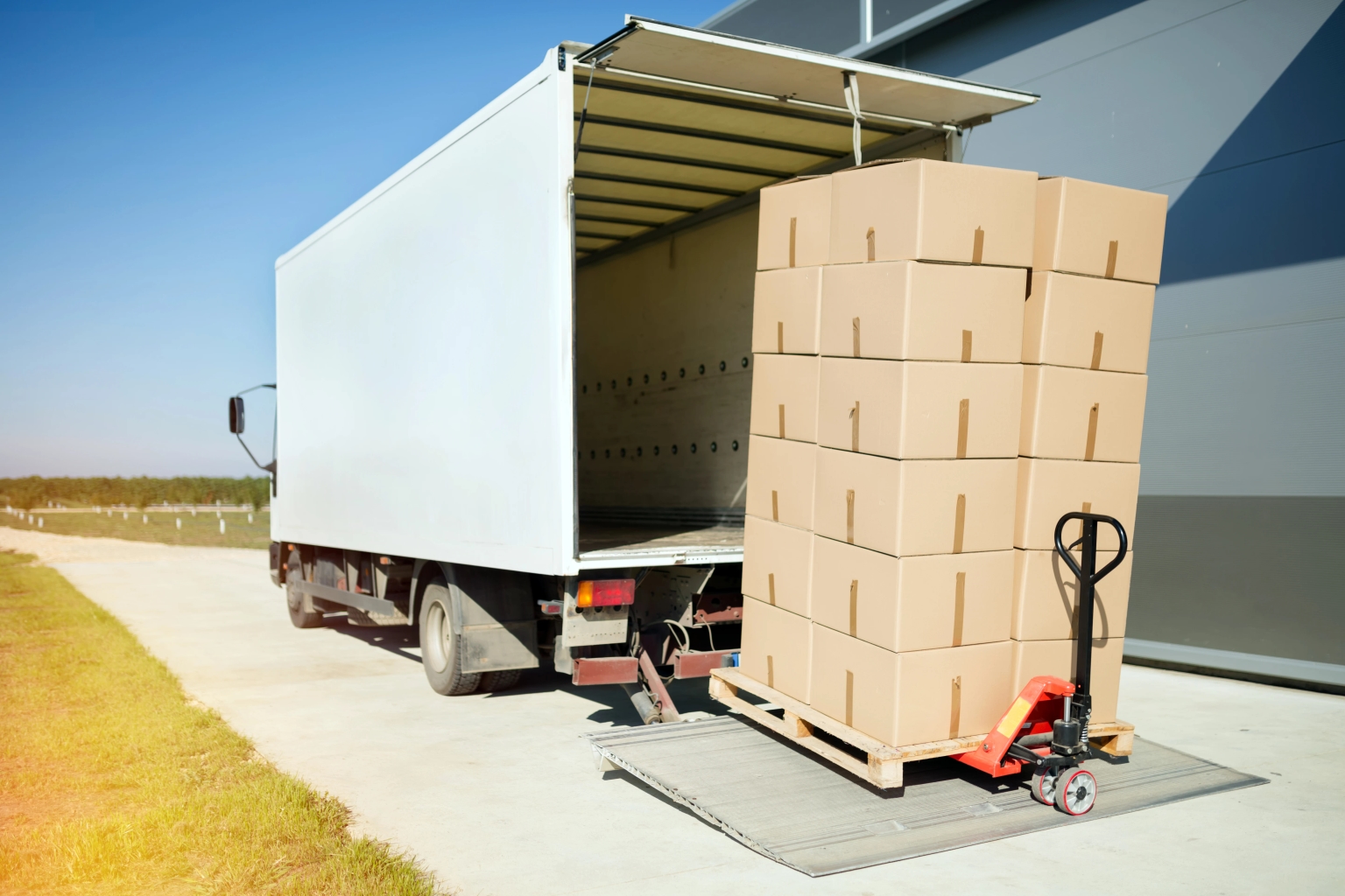 Transporter mit Hebebühne mieten für Gewerbe – Alle Preise, Modelle & Tipps (2025)